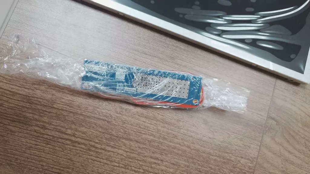ЖК-мониторы имеют выходы Audio speaker, LVDS, IR, Key, INVERTER, HDMI, DVI и PC-RGB ЖК-мониторы имеют выходы Audio speaker, LVDS, IR, Key, INVERTER, HDMI, DVI и PC-RGB