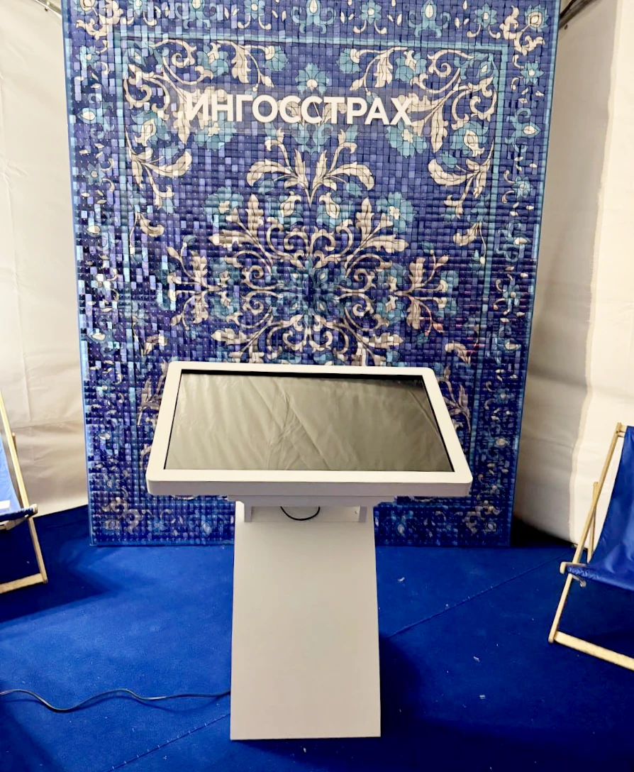 Интерактивный стол ИТБ на выставочном стенде компании «Юник»
